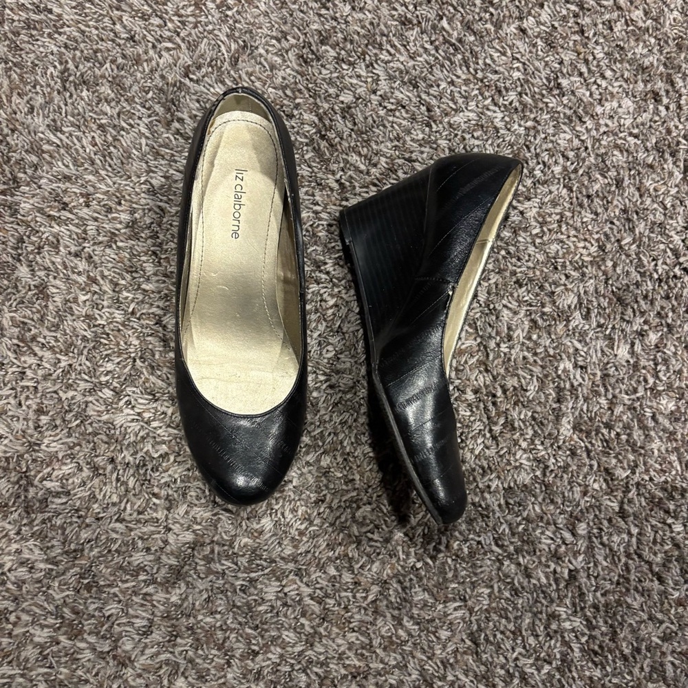 Liz Claiborne Black Heels Timeless Design